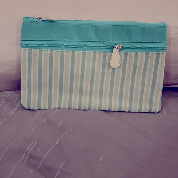 Initials,inc. 3 piece Cosmo Kit - Picture 4 of 4